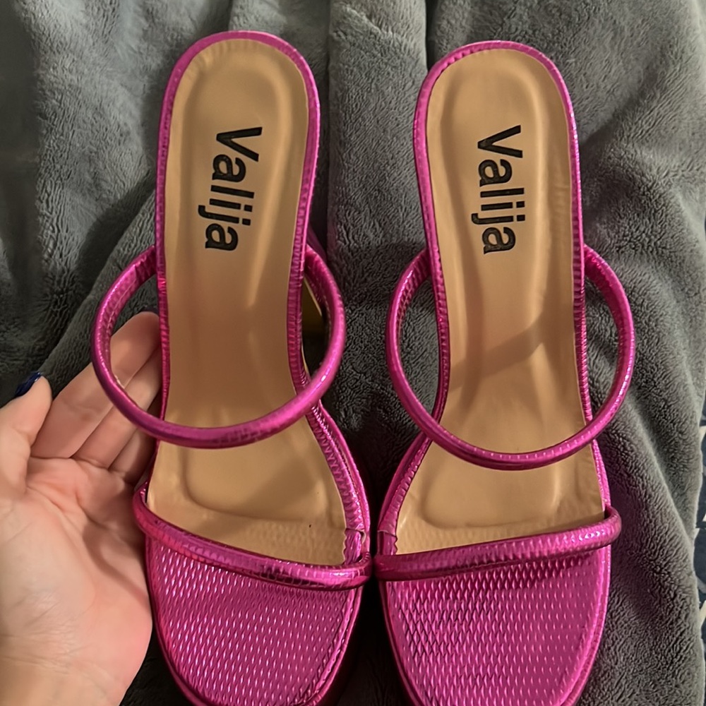 Heels - Picture 2 of 3